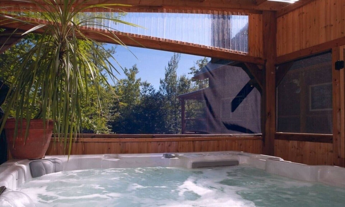 Sainte-Adele Ski Chalet | Montagnard des Pays-d`en-Haut , Private Spa