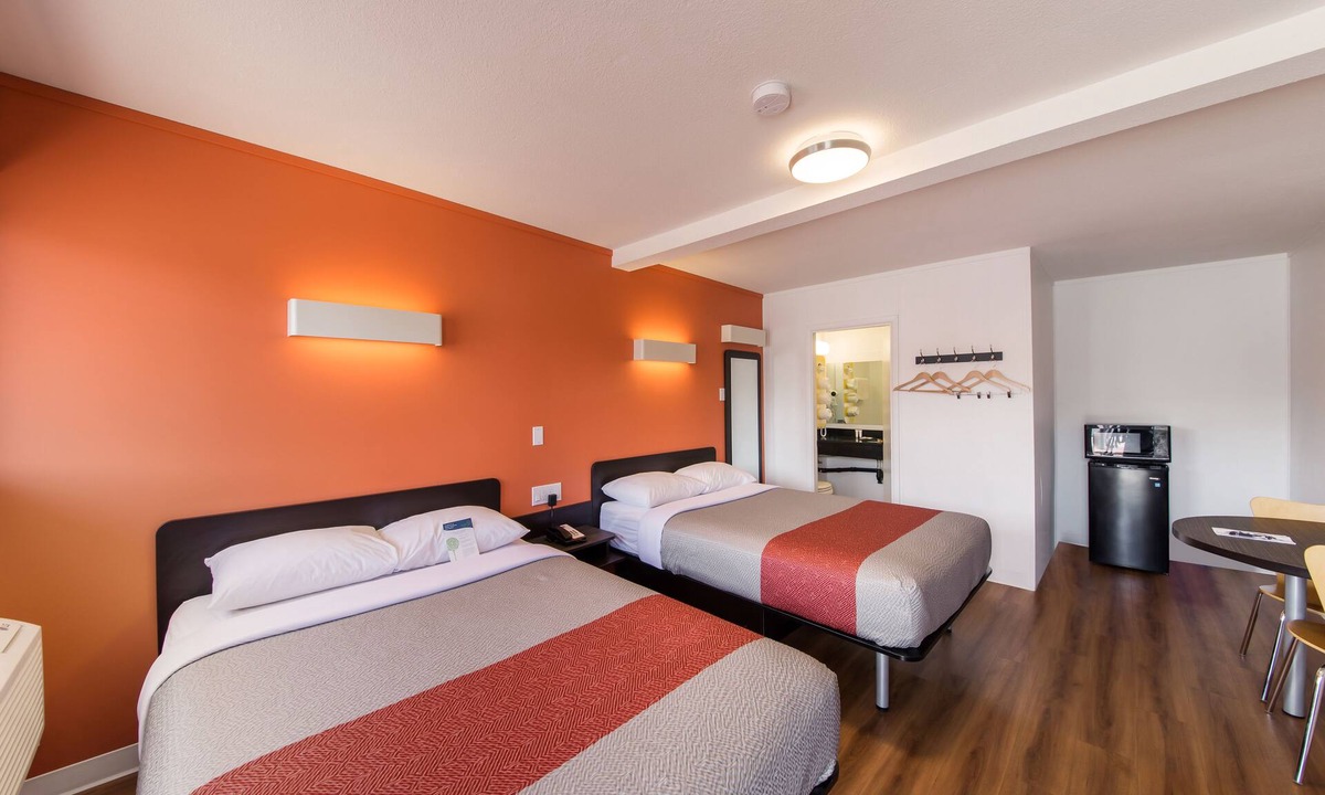 Cranbrook Hotel | Motel 6 Cranbrook, BC