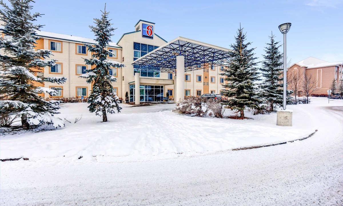 Red Deer Hotel | Motel 6 Red Deer, AB