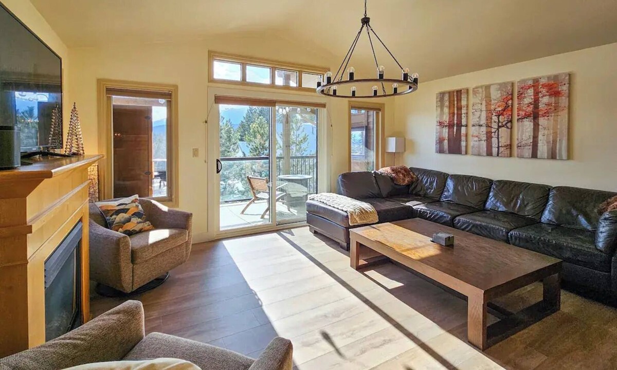 Invermere House | Mountain Retreat: Spacious 3BR Downtown Home