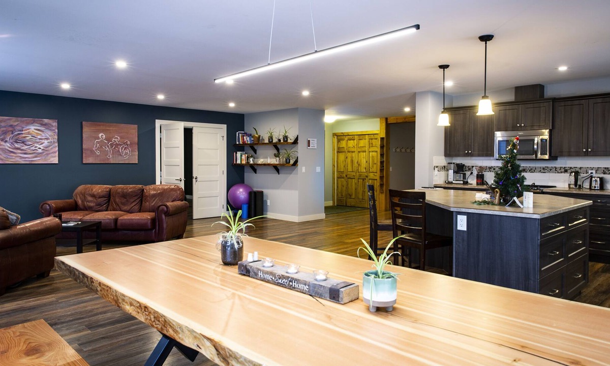 Revelstoke House | Mountain-Side Escape