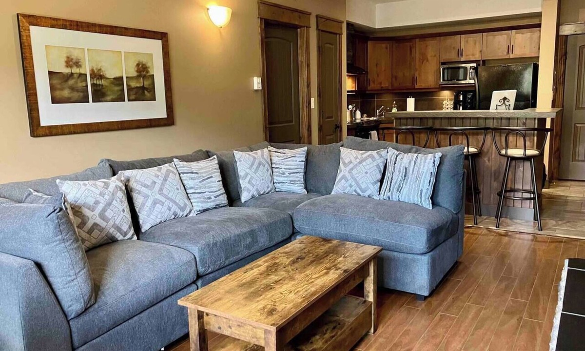 Radium Hot Springs Apartment | Mountain View Retreat