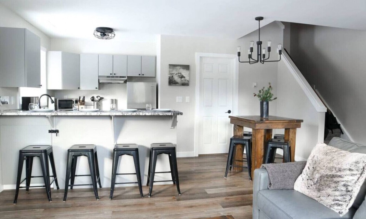 Harvie Heights Condo | Mountain View Condo and Banff National Park Pass