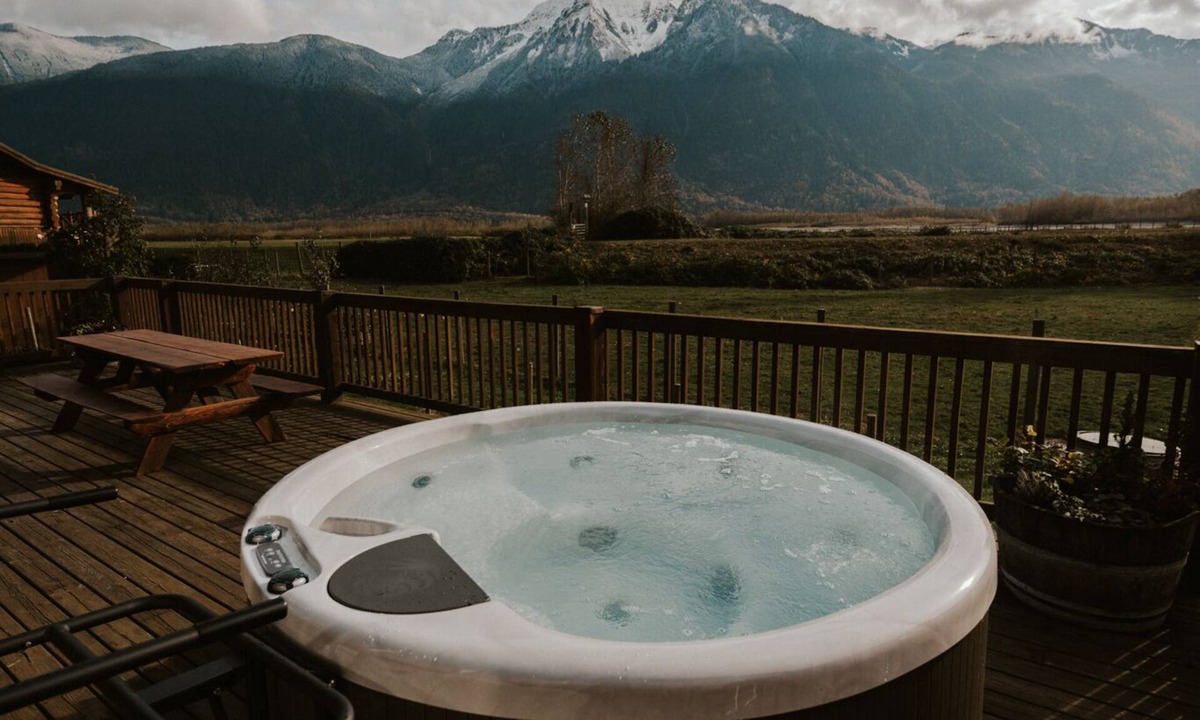 Popkum House | Mountain View House w/private hot tub and large wraparound deck