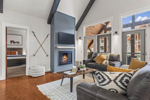 Canmore House | Mountain View Penthouse with Pool and Hot Tub