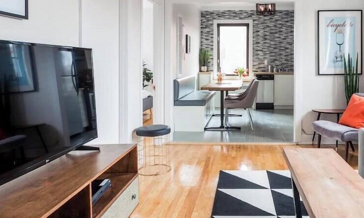 Plateau Mont Royal Apartment | MTLVR #04 | Urban Oasis, Sleeps 6, terrace