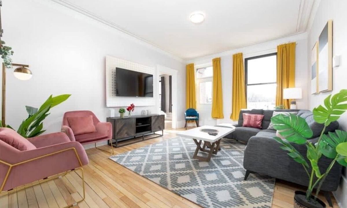 Plateau Mont Royal Apartment | MTLVR #17 | Mount-Royal Park gem, sleeps 12