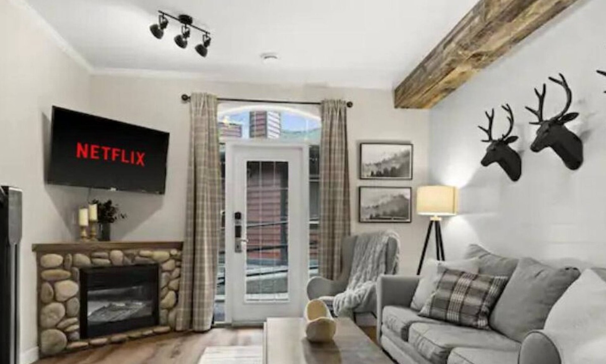 Canmore Ski Chalet | ★Mystic Chalet★King Bed★Heated Pool&HotTub★Clean!