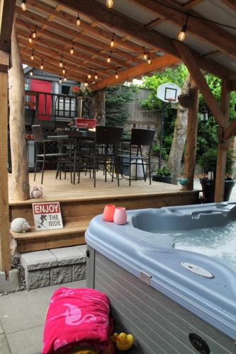 Saanich West Bed & Breakfast | Nestled Inn Bed and Breakfast