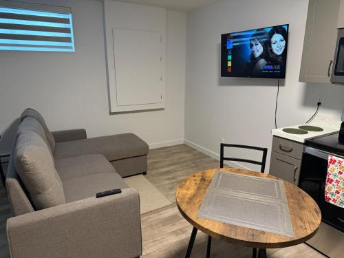 Saskatoon Apartment | New 1 Bedroom Self Check in Near U of S and RUH