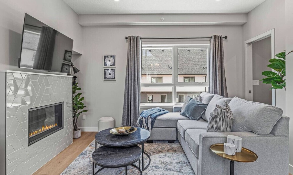 Canmore Villa | New 3BR w/Mountain Views Near DT/Hot Tub & Pool