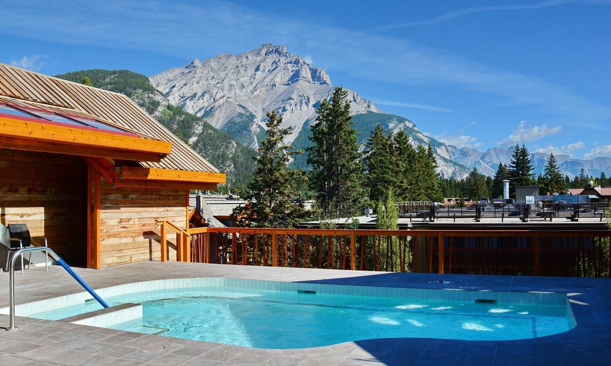 Banff Hotel | New Accessible Room, 1 Minute from Banff Centre!