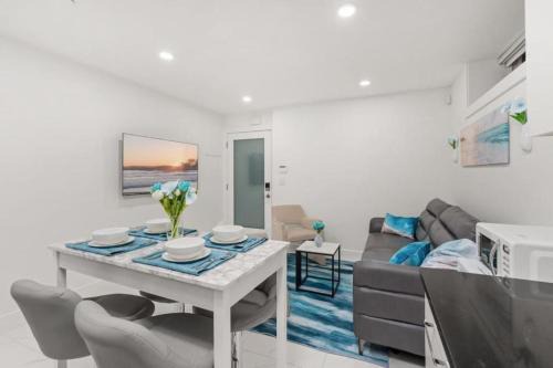 Hastings House | New and Modern 2 Bedrooom Basement