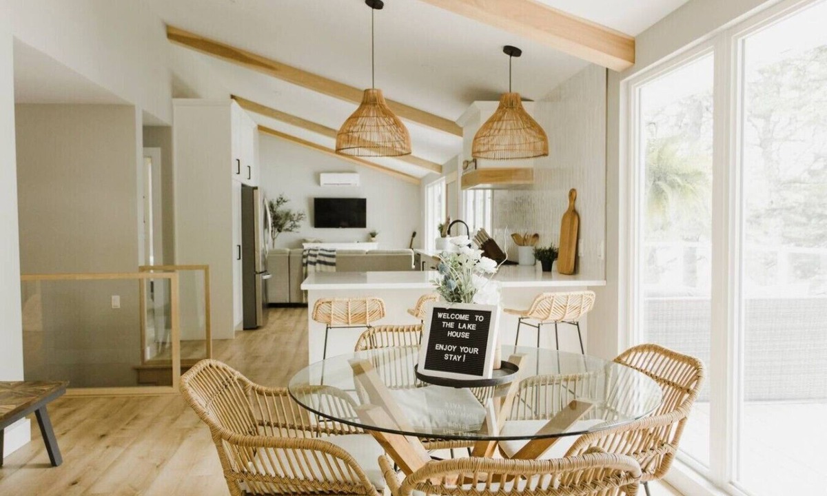 East Hants Cottage | New Lakefront Luxury Cottage w/Hot Tub