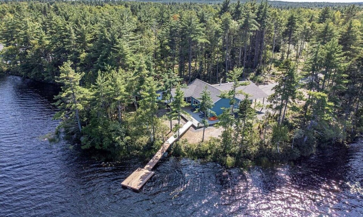 Lunenburg County House | New Waterfront Cottag on Hirtle Lake