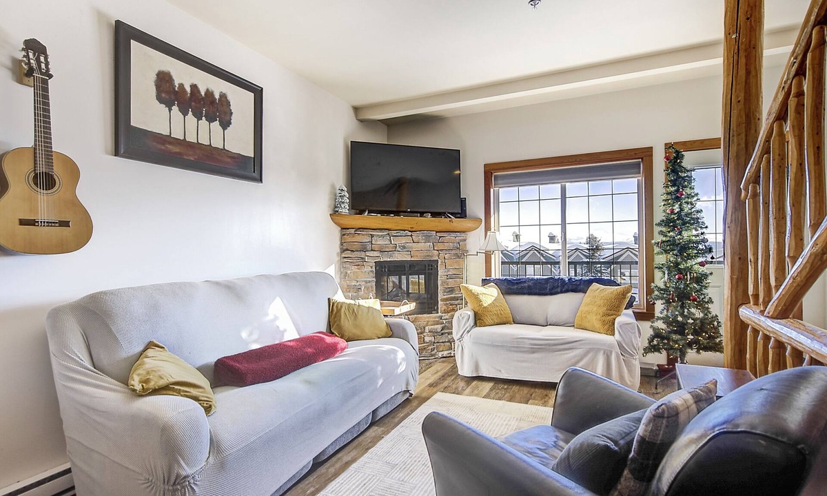 Big White Ski Resort House | Newly renovated 3 bed/2 bath townhome (with hot tub) in Happy Valley - Big White