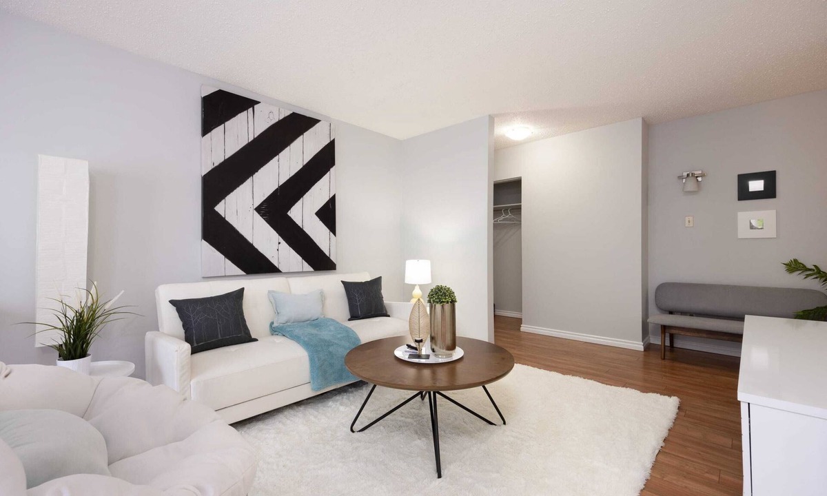 Fort McMurray Apartment | Newly Renovated 2BR | w/ Free Parking & Fast WiFi