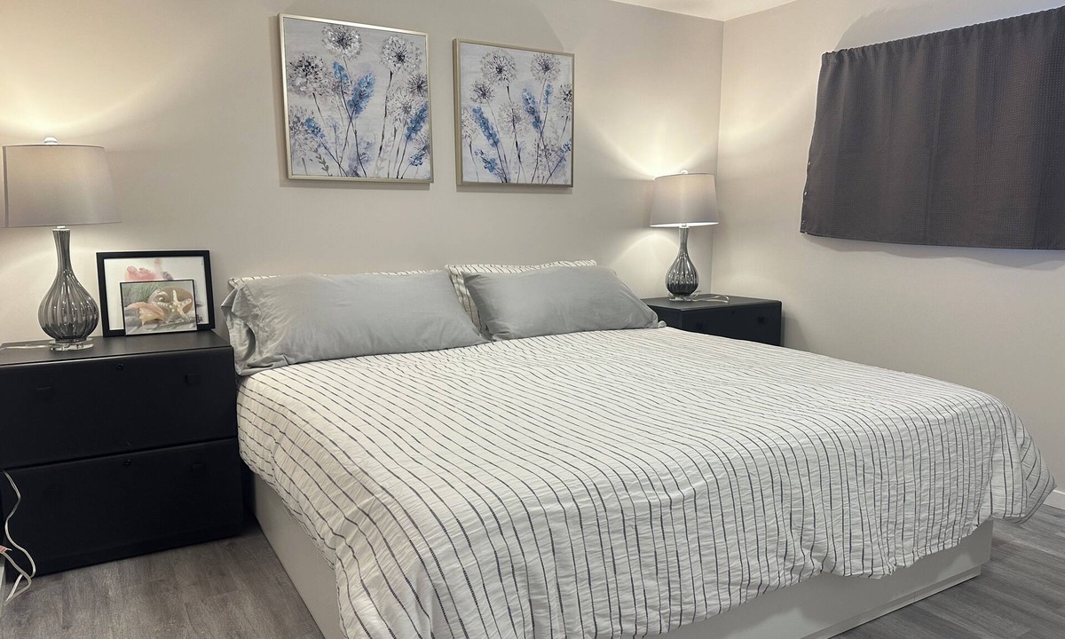 Canyon Heights House | Newly Renovated 2 BED 2 BATH Garden Suite