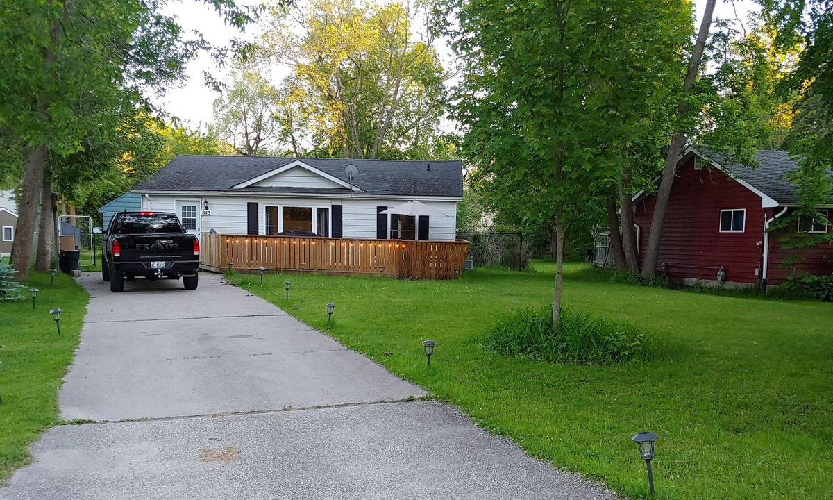 Alcona Cottage | Newly renovated Cozy Cottage with a Condo feel!