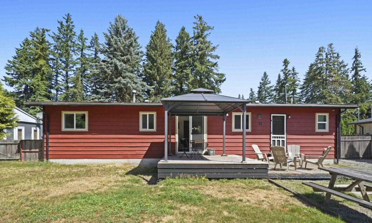 Langley House | Newly Renovated Langley Stylish Home w/ Large Yard