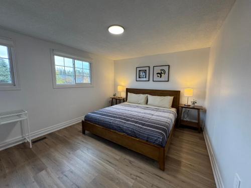 Barrie House | North Barrie !C Cozy and Spacious Private Bedroom with Shared Bathroom