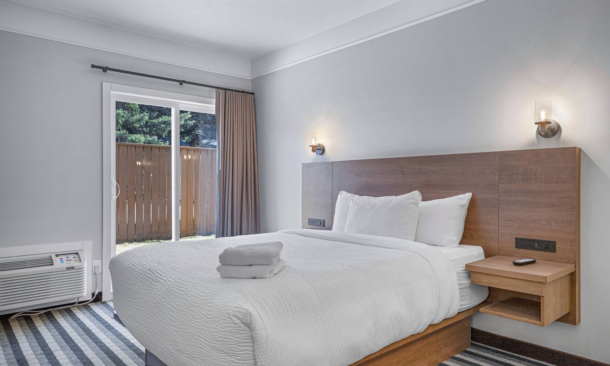 Canmore Hotel | Northwinds | Deluxe Queen