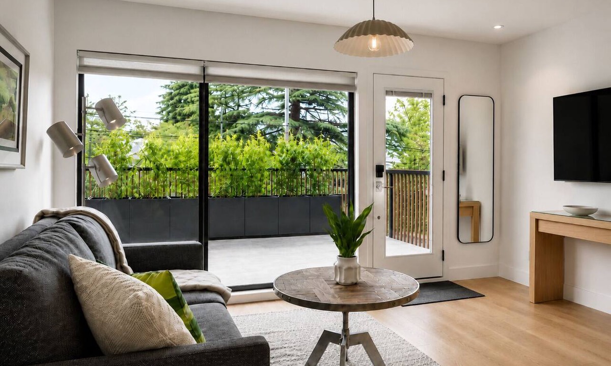 West Point Grey House | Ocean-View Retreat Near Beach, UBC & Downtown