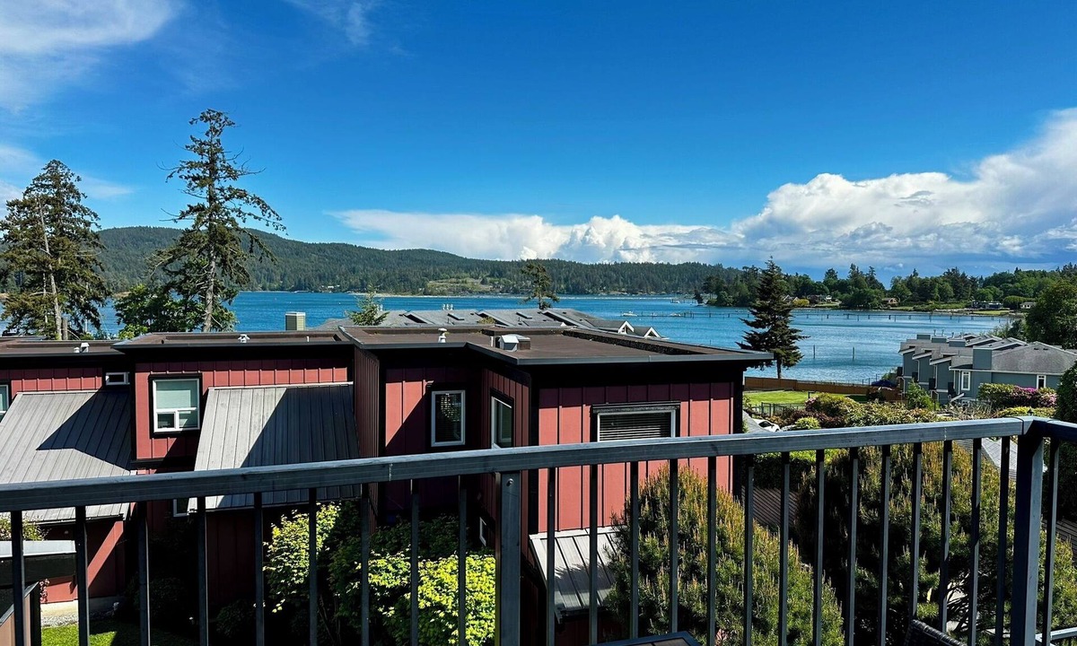 Sooke House | Ocean View Townhome - Sooke Harbour Marina