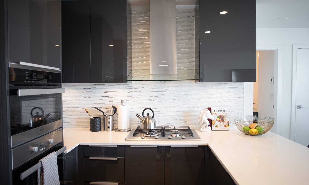 Downtown Vancouver Condo | OCEAN VIEWS-Luxury Sub-penthouse2 bedrooms/2 bath PRIME LOCATION