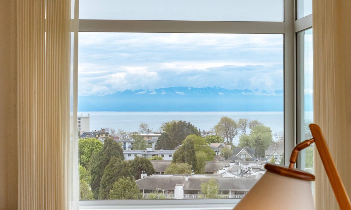 James Bay Apartment | Ocean Views wrapped around balconies in Downtown Victoria
