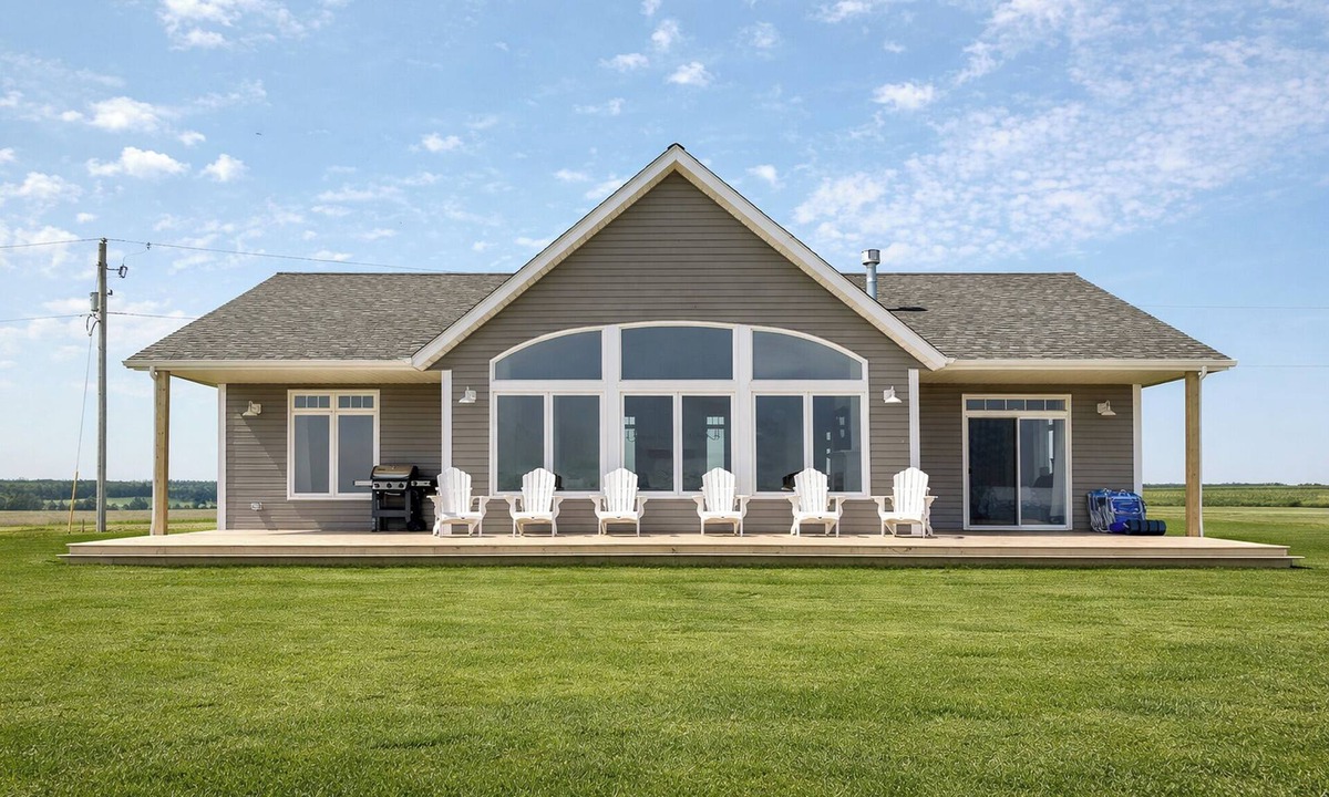 Sea View Cottage | Oceanfront 3BR/2BTH, walk to beach with firepit and AC