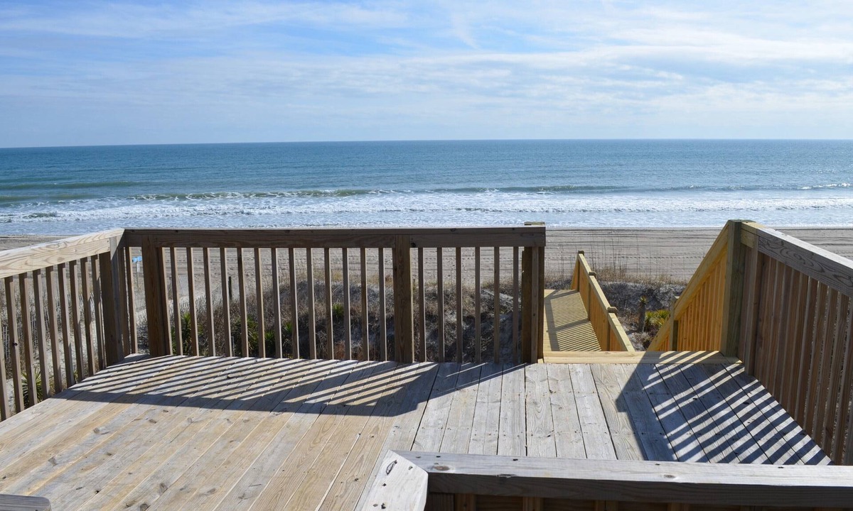 Emerald Isle House | Oceanfront Cottage with Private Beach Access
