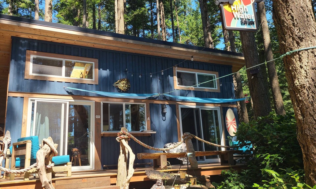 Savary Island Cabin | Off grid cabin on Savary with guest bunkee