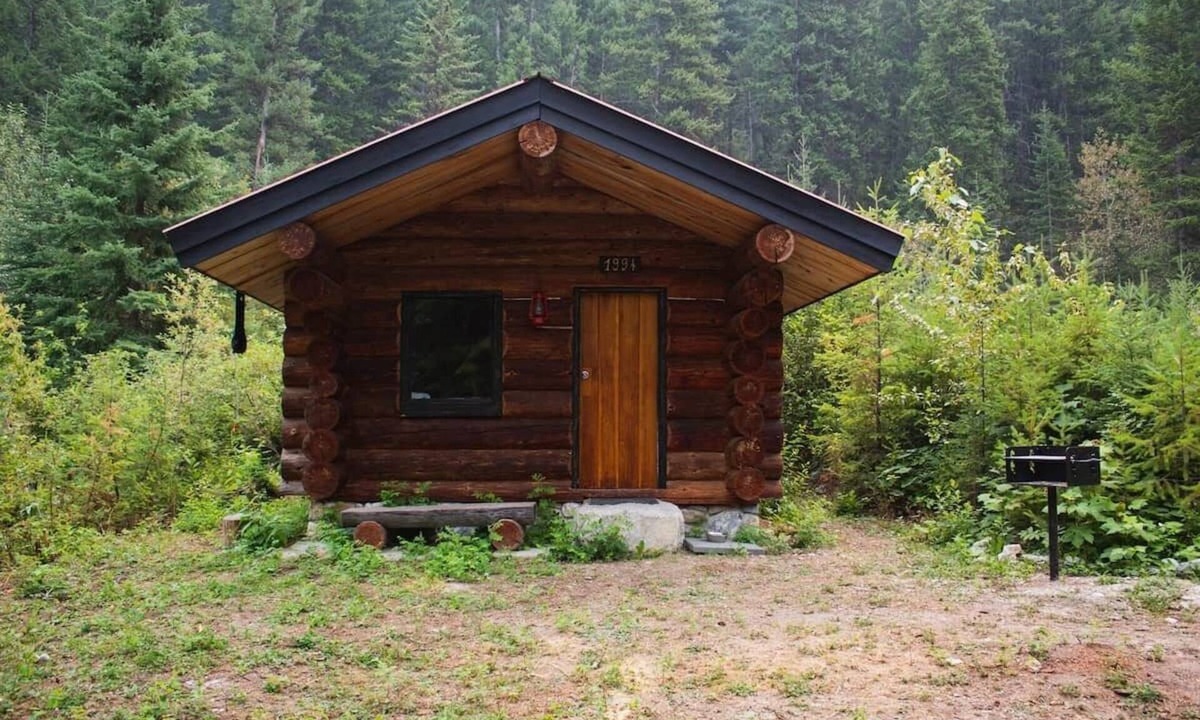 Blaeberry Cabin | Off-Grid WoodLog Cabin