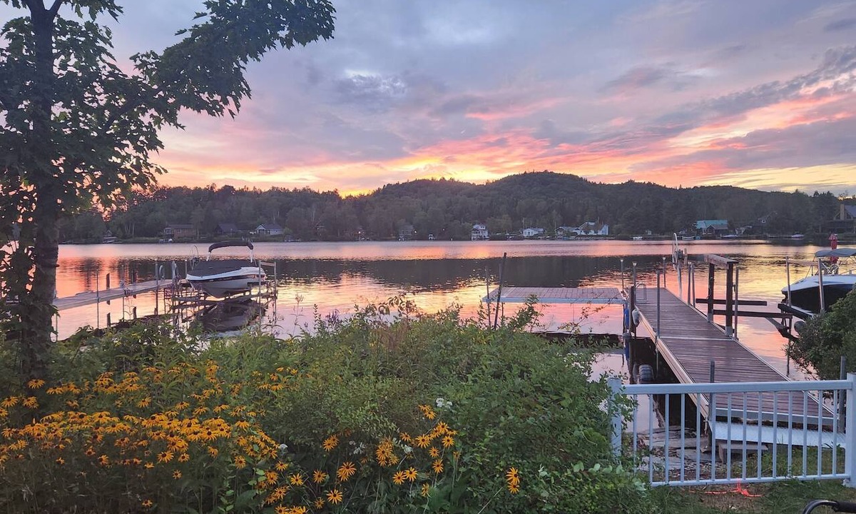 Adstock Ski Chalet | Ohana Chalet, on the Water's Edge with a Private Dock