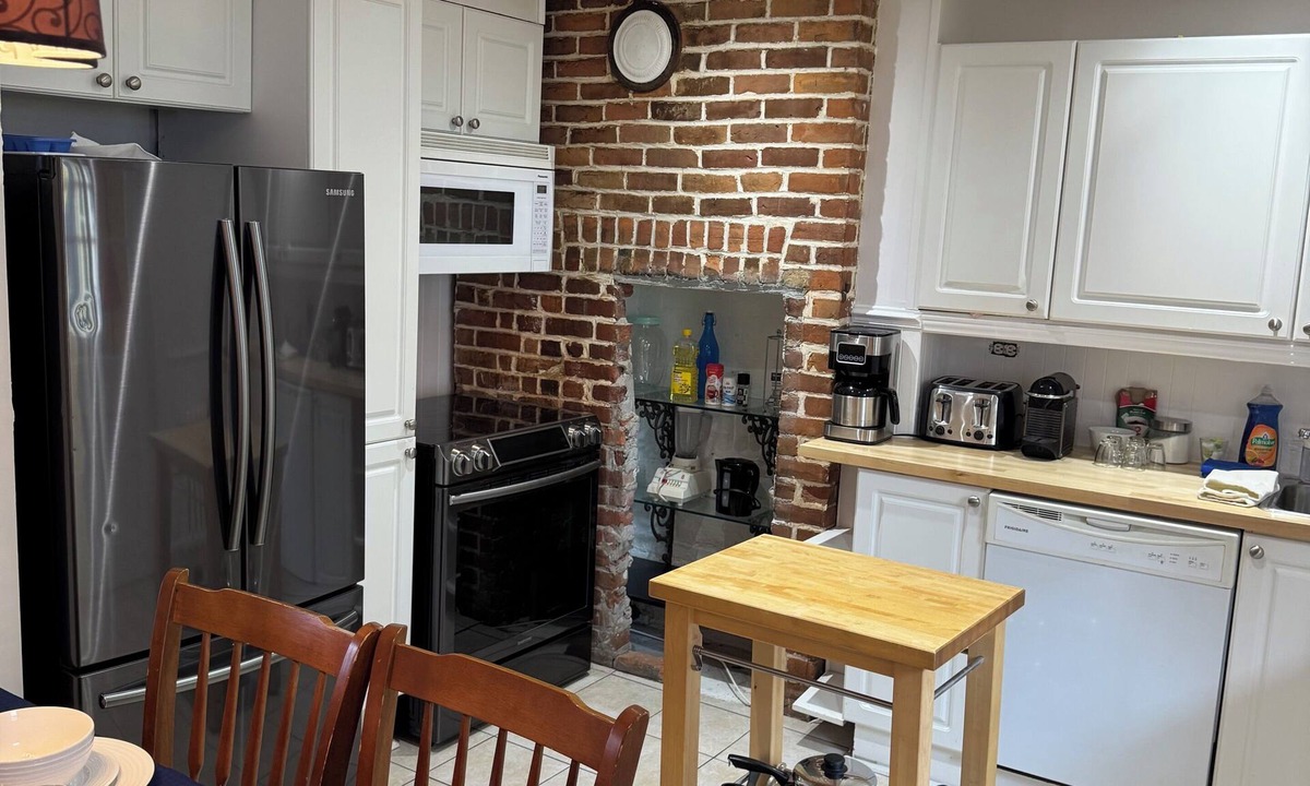 Saint-Jean-Baptiste Apartment | Old Quebec, restaurants, theater, within walking distance