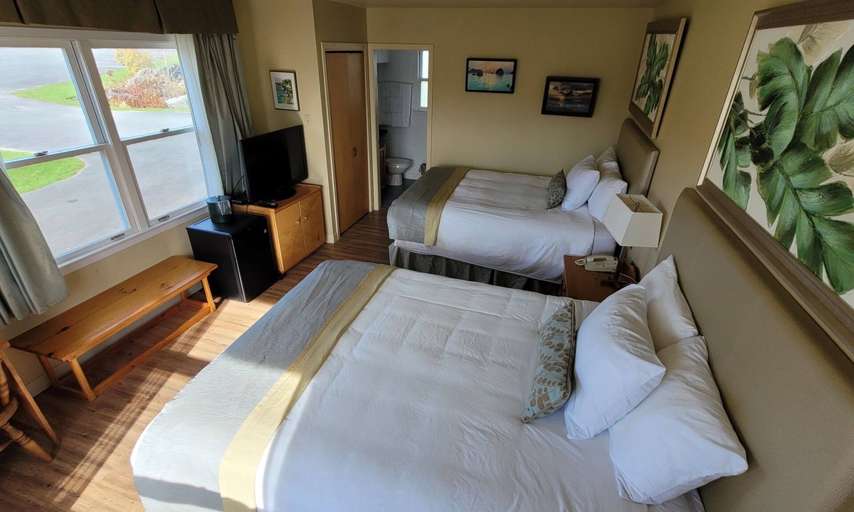 Liscomb Ski Chalet | One Bedroom Chalet with Double and Single Bed