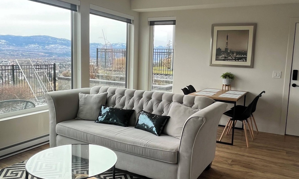 Highpointe House | one-bedroom modern suite with a great view