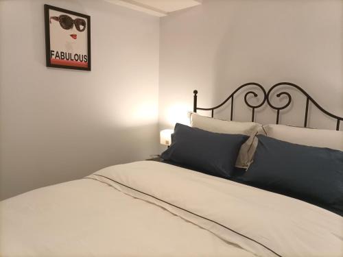 White Rock Bed & Breakfast | One Bedroom Suite B&B with Parking