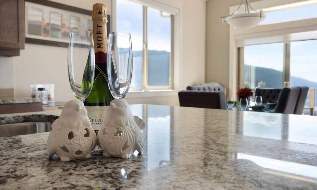 Foothills Apartment | OWAV-Upper · 3 bed, 2 bath upper suite overlooking the city