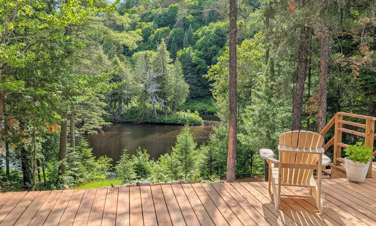 Saint-Alphonse-Rodriguez Ski Chalet | Pamyland—the most beautiful lakeside chalet—10 minutes from the ski slopes