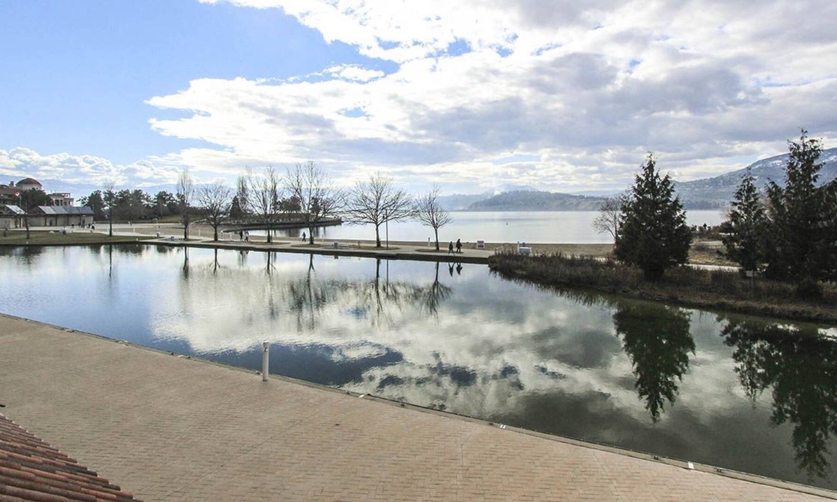 Central Okanagan Resort | Panoramic Lake View Fabulous 2-storey Townhome in Discovery Bay Resort