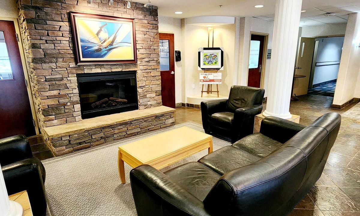Red Deer Hotel | Park Hill Inn & Suites