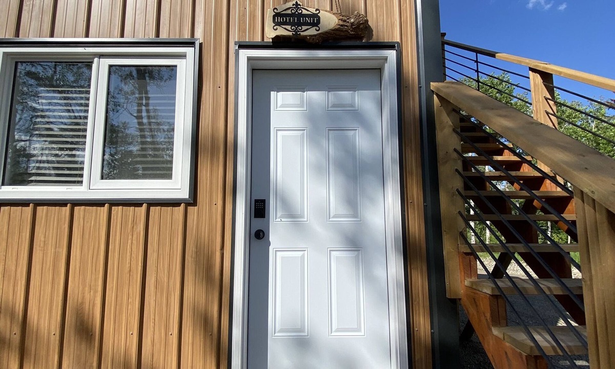 Mountain View Cabin | Payne Lake Wilderness Huts - Hotel Unit