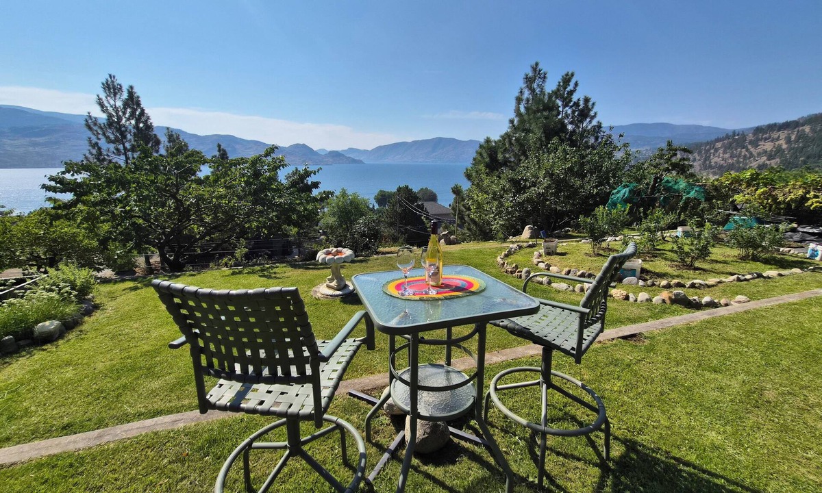 Central Okanagan House | Peachland Oasis Retreat