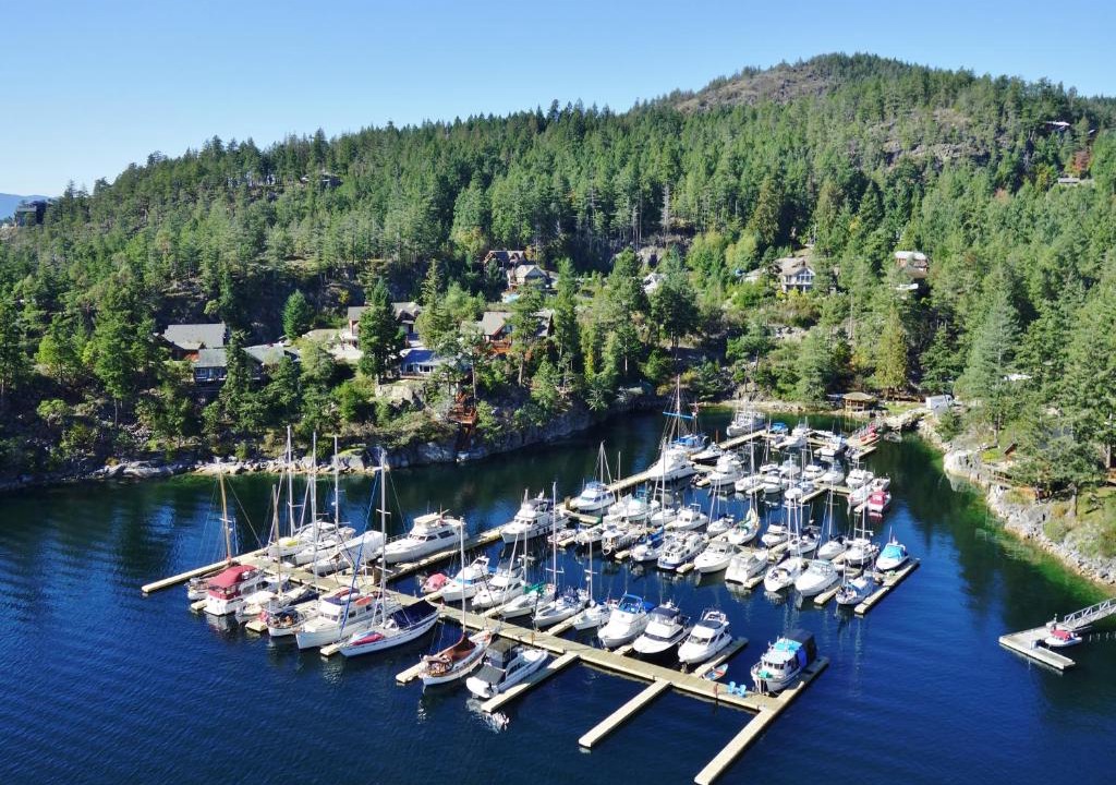 Irvines Landing Hotel | Pender Harbour Resort & Marina