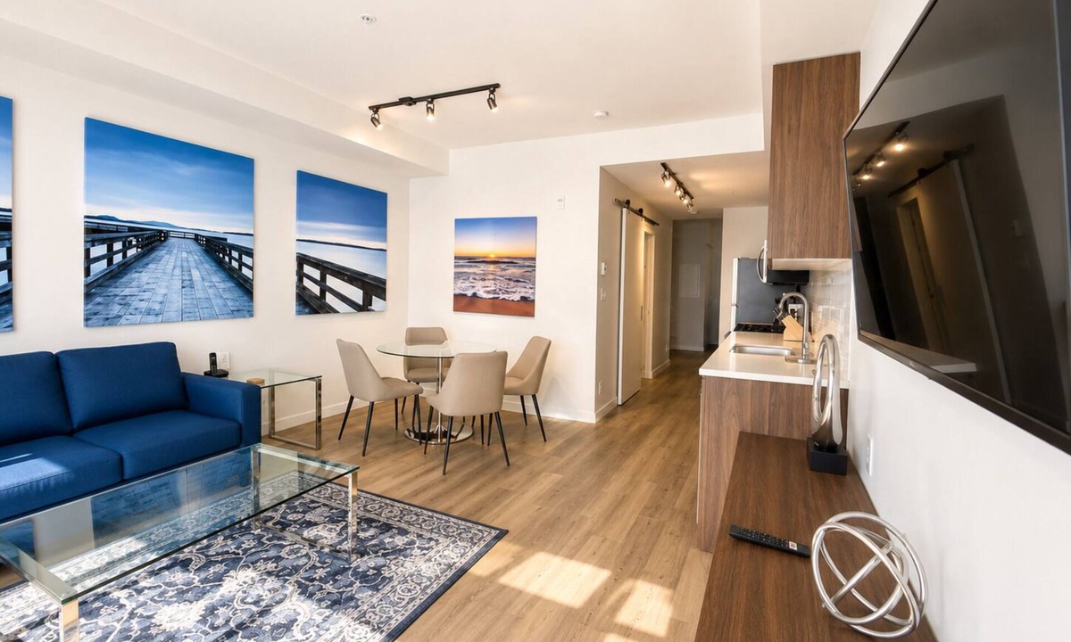 Booktown Hotel | Perfect Brand New Suite Downtown Sidney