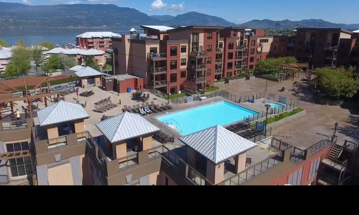 South Pandosy Condo | Perfect for families - 2 Bedroom with den, Ground floor walks out to grassy area