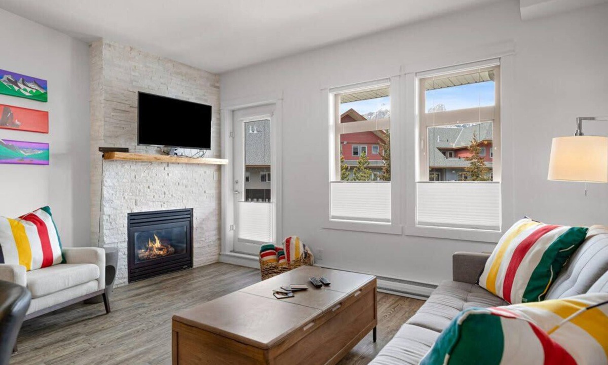 Canmore Condo | Perfect for Families, Friends & Pets Pool Hot Tub!
