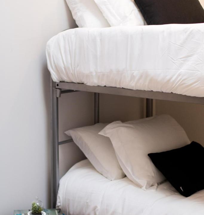 Mile End Apartment | Perfectly Located Mile End 2 Bdr Unit by Den Stays